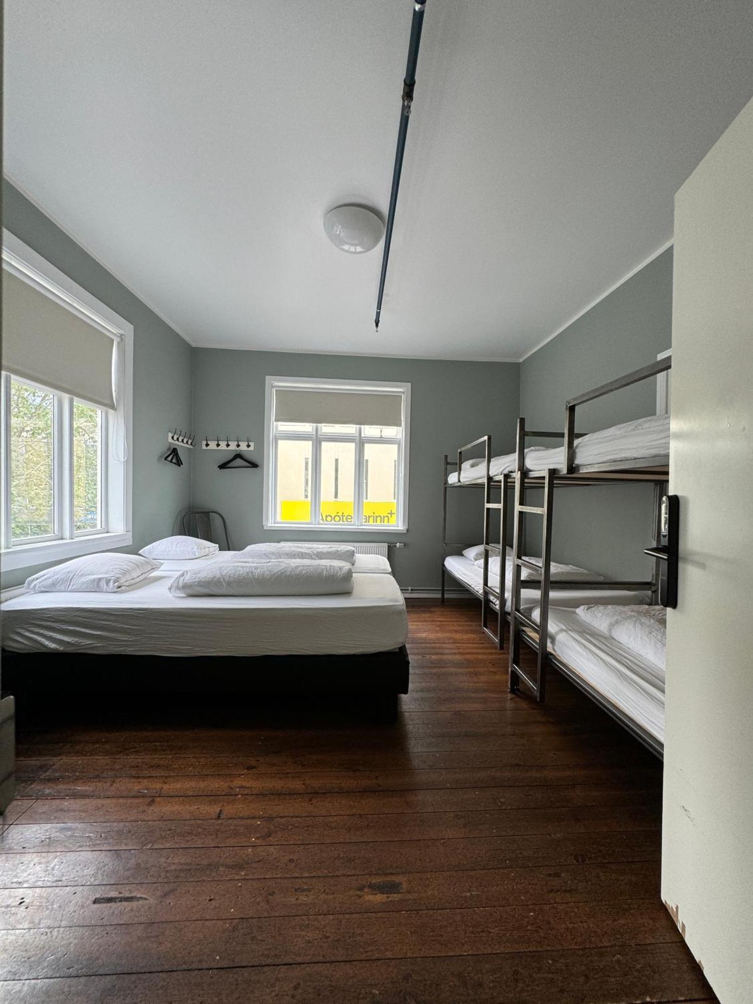 Akureyri Backpackers Hostel Екстериор снимка